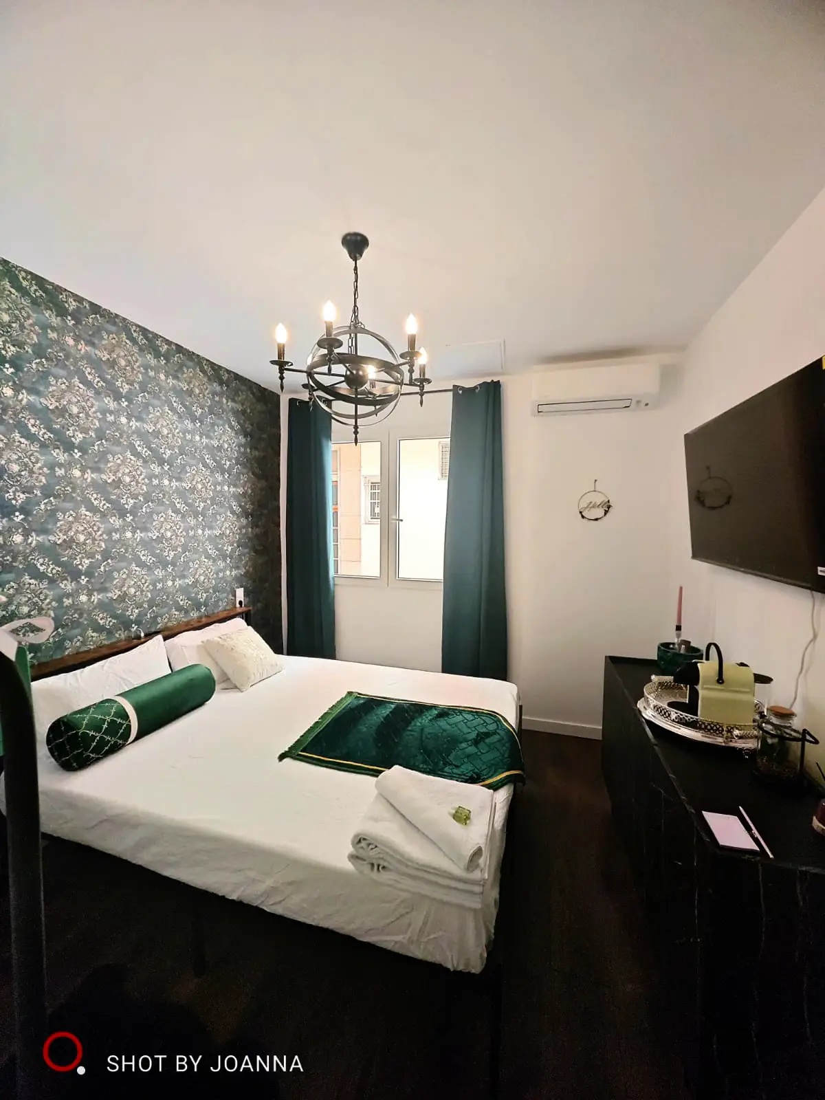 alquiler habitacion entera tv fridge cama 